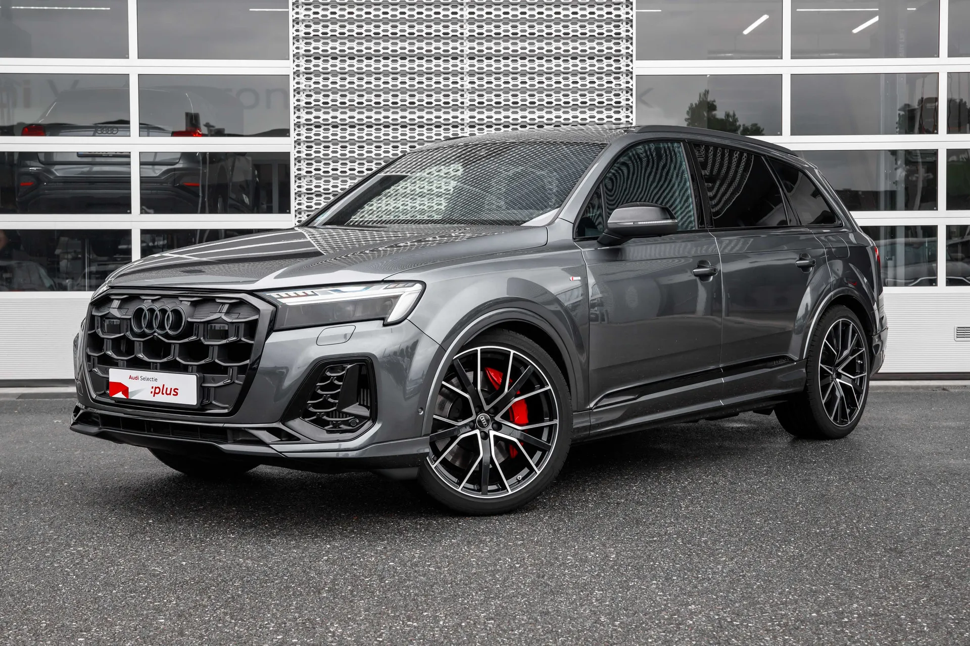 Audi Q7 — foto 1