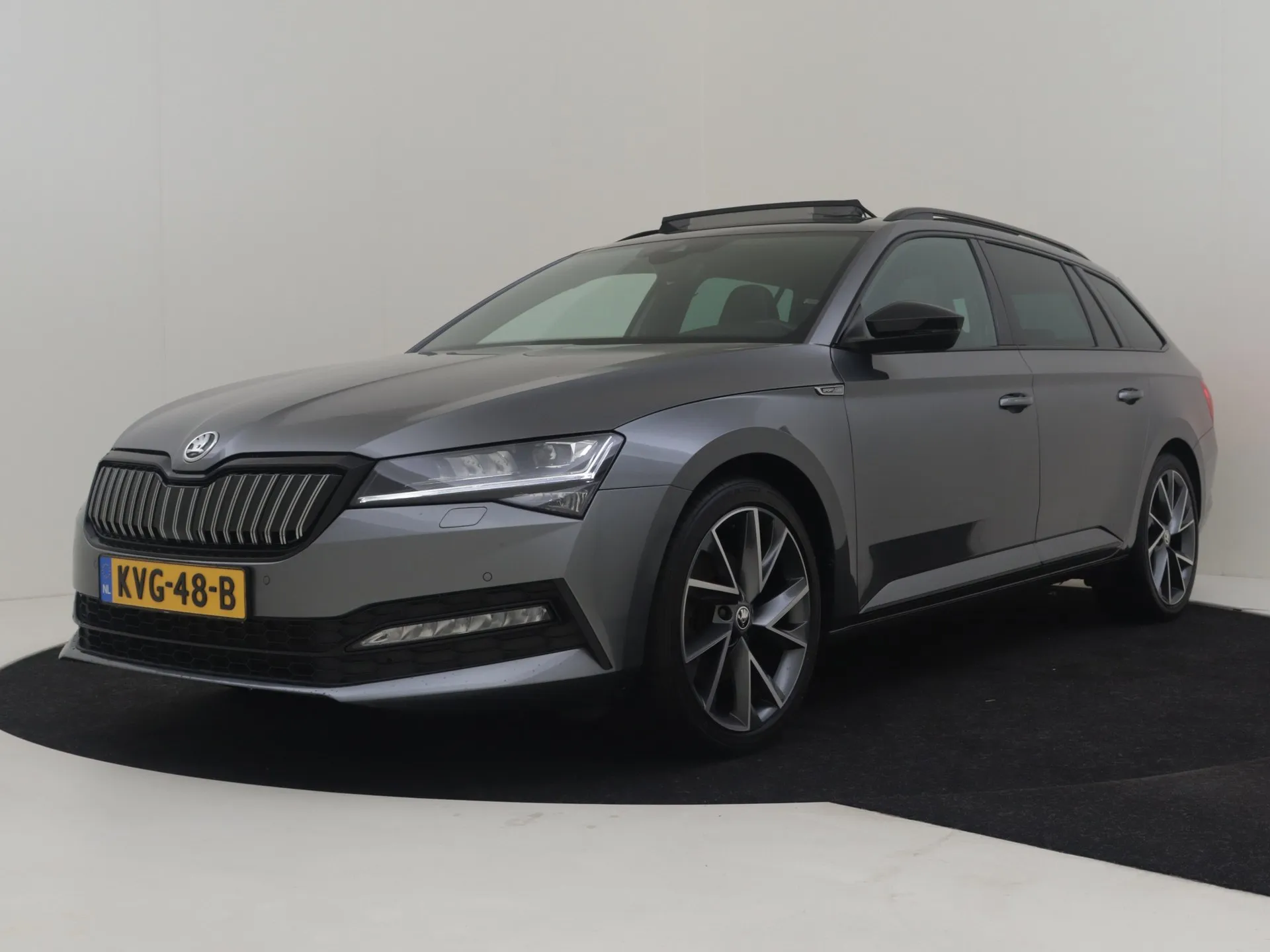 Škoda Superb — foto 1