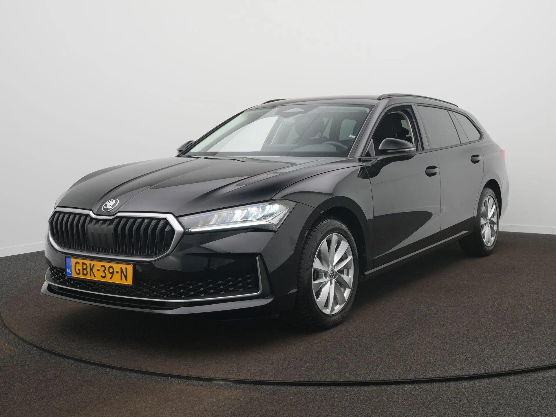 Škoda Superb — foto 1