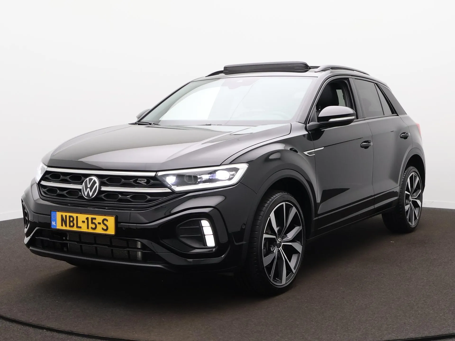Volkswagen T-Roc — foto 1