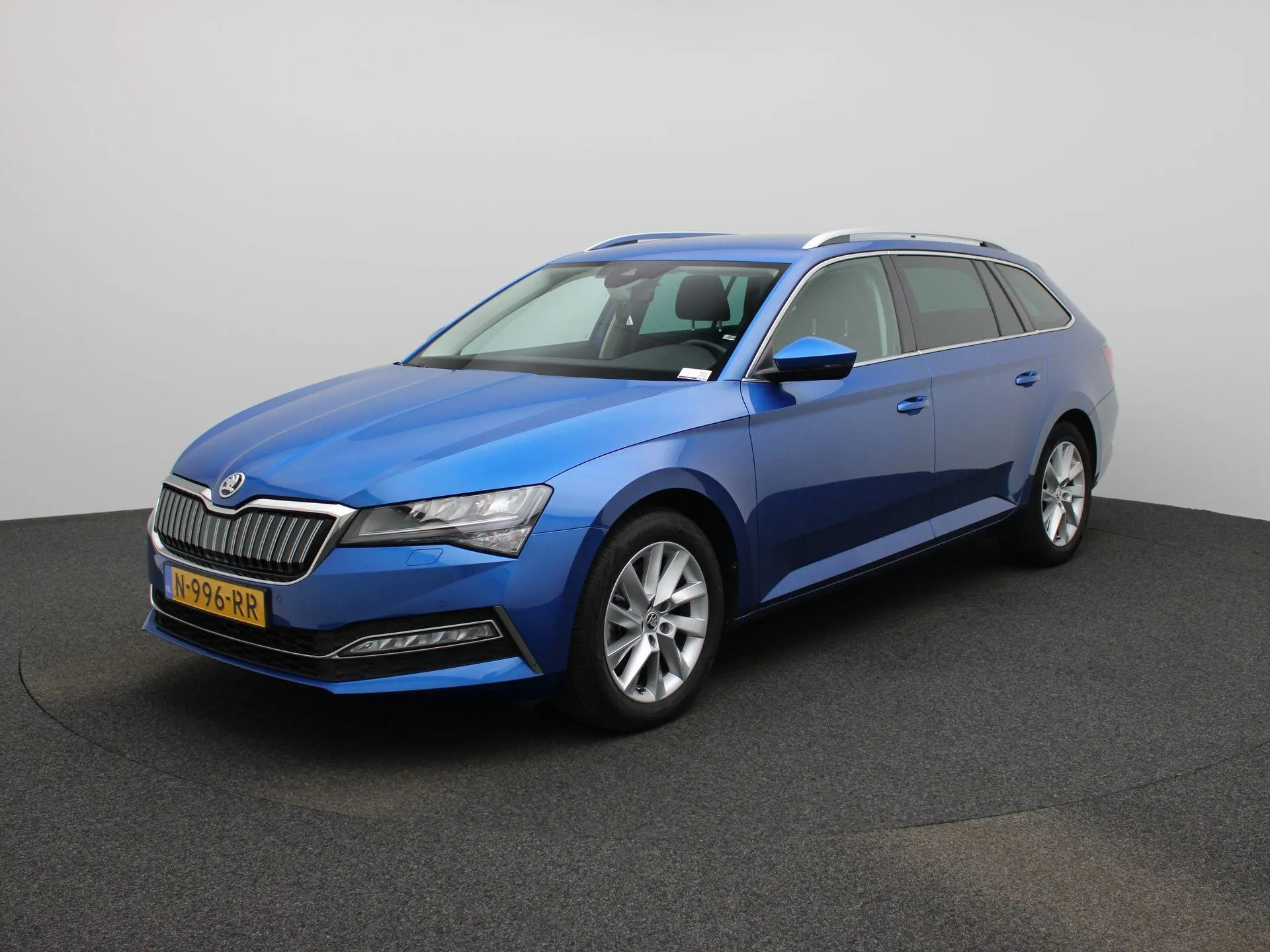 Škoda Superb — foto 1