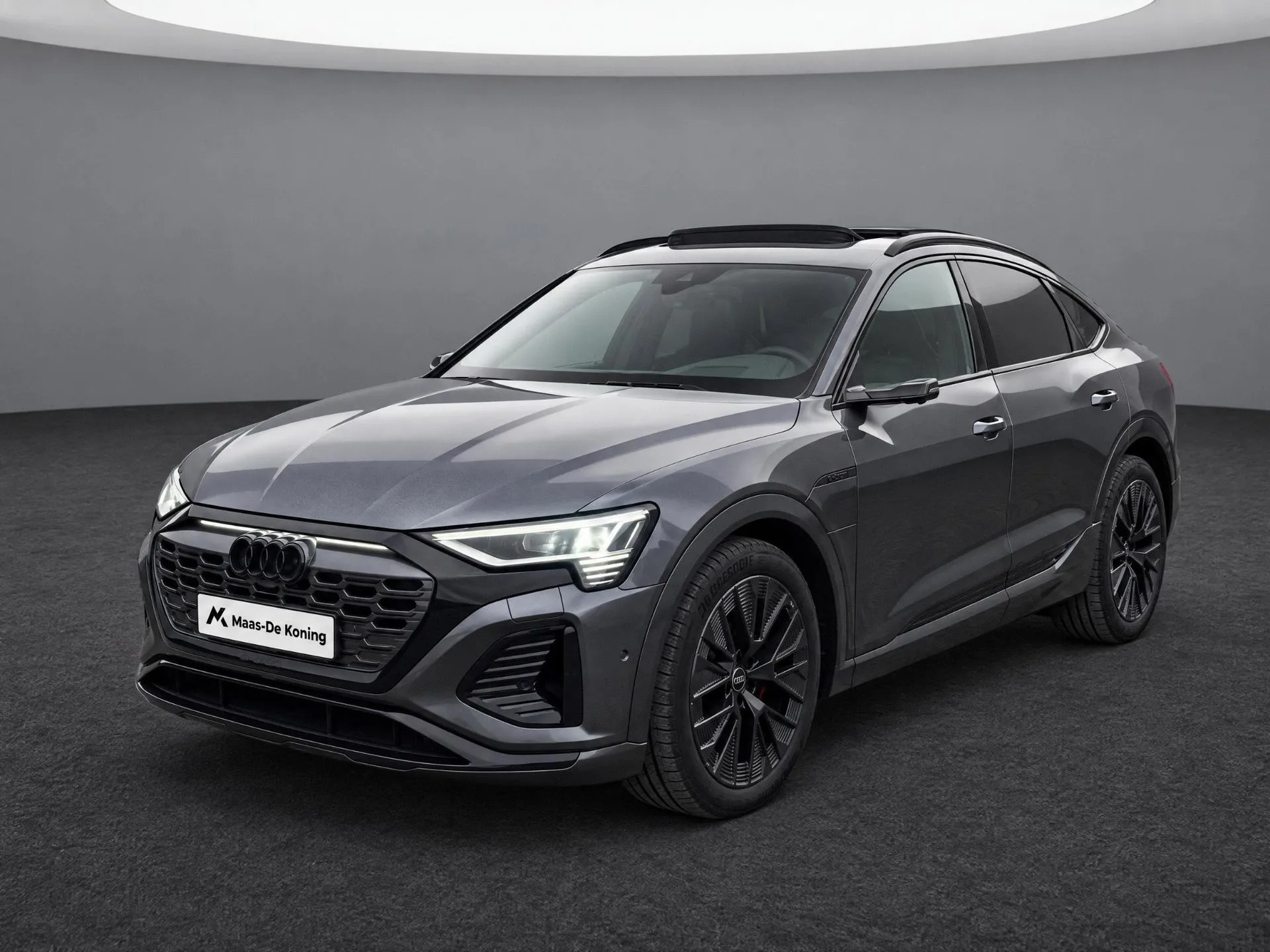 Audi Q8 Sportback e-tron — foto 1