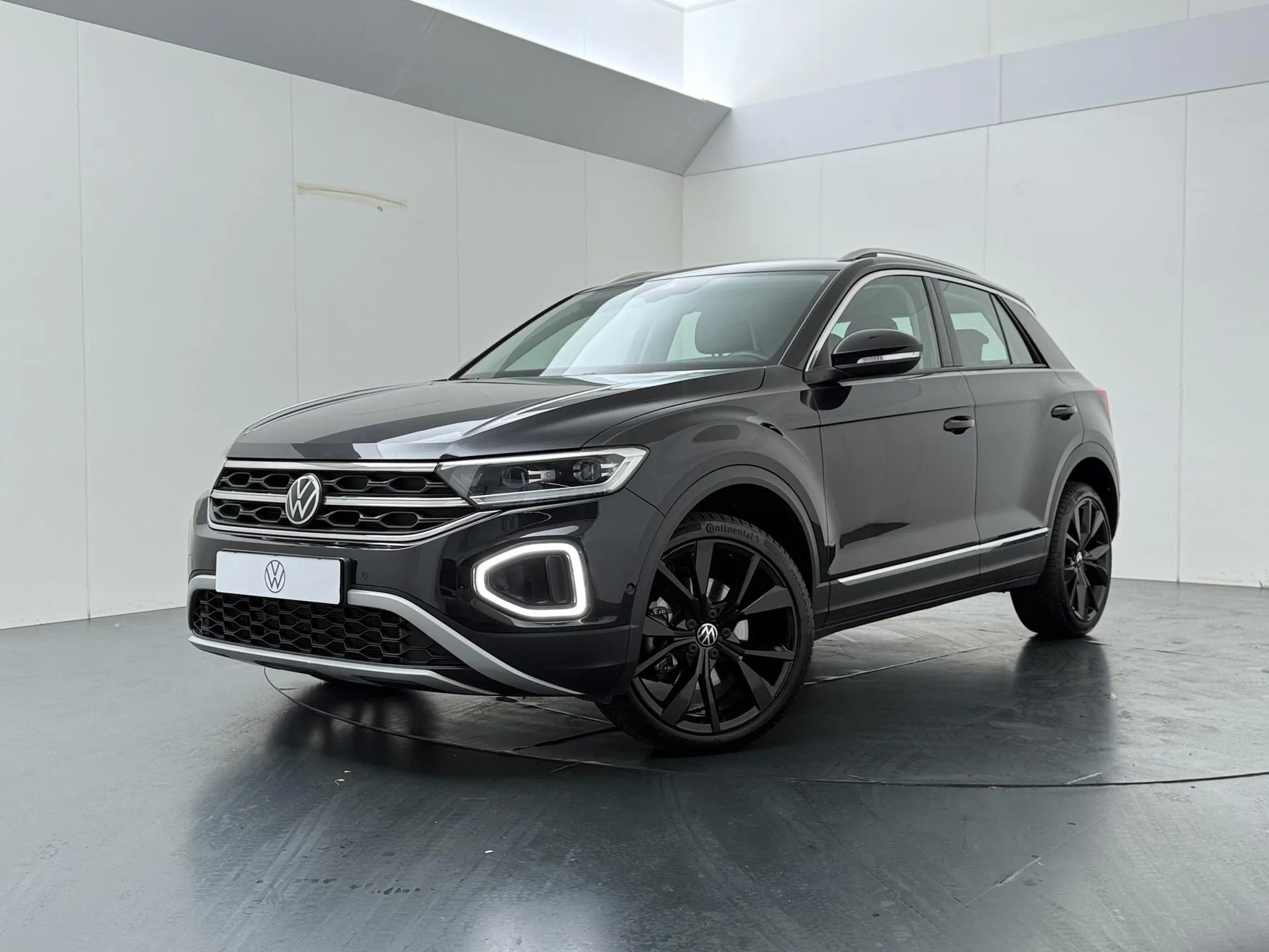 Volkswagen T-Roc — foto 1