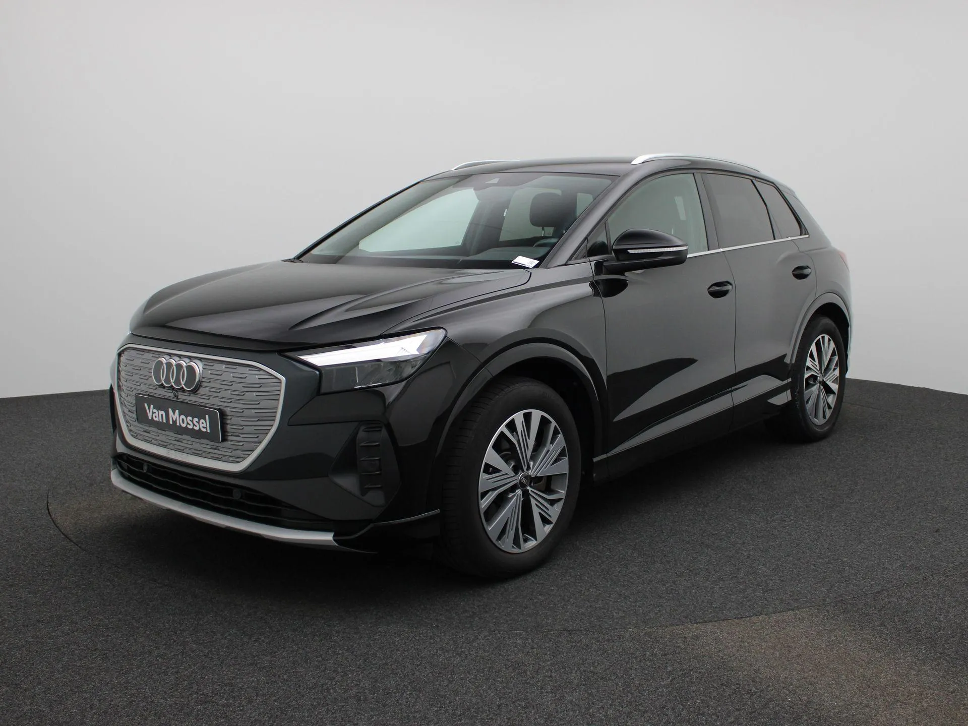 Audi Q4 e-tron — foto 1