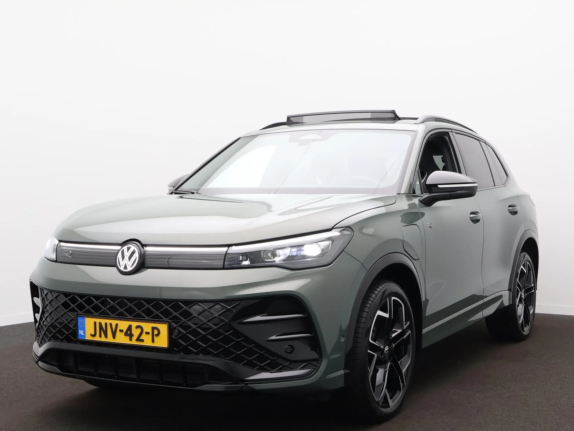 Volkswagen Tiguan — foto 1