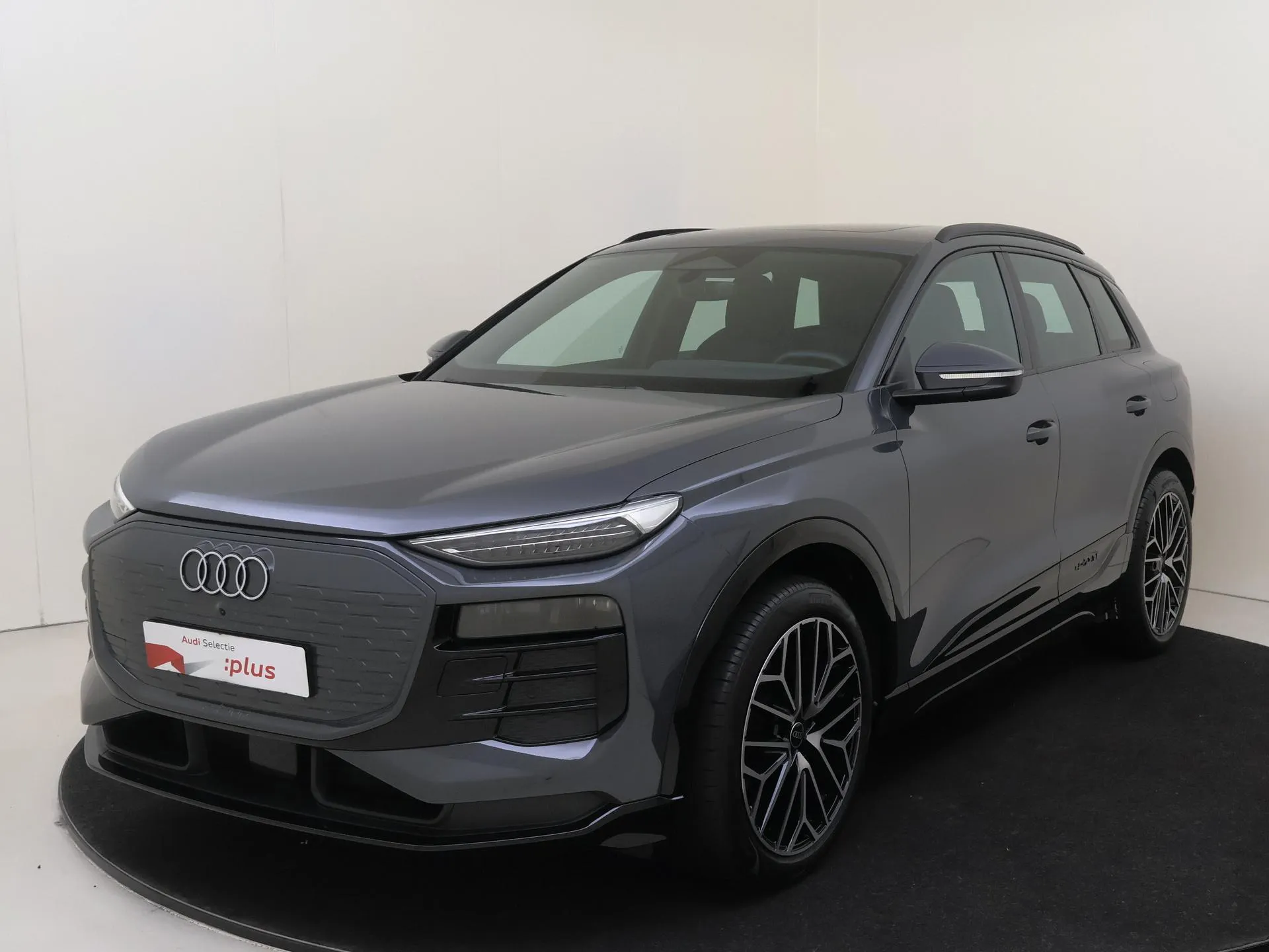 Audi Q6 e-tron — foto 1